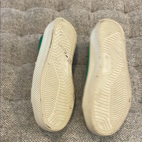 Cariuma Green Canvas Sneakers with White Laces size 6 - Picture 7 of 8